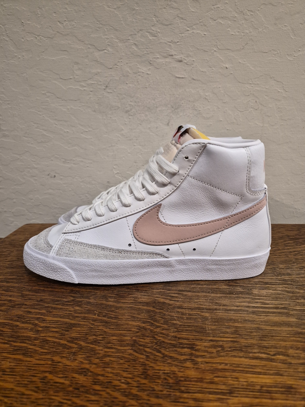 Nike Blazer Mid '77 Fashion Sneakers 
Women's Size US 9